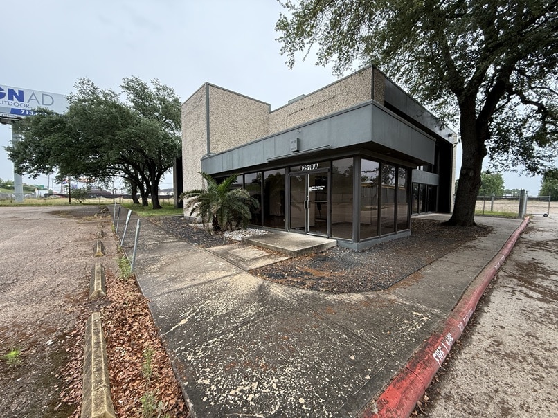 commercial pressure washing